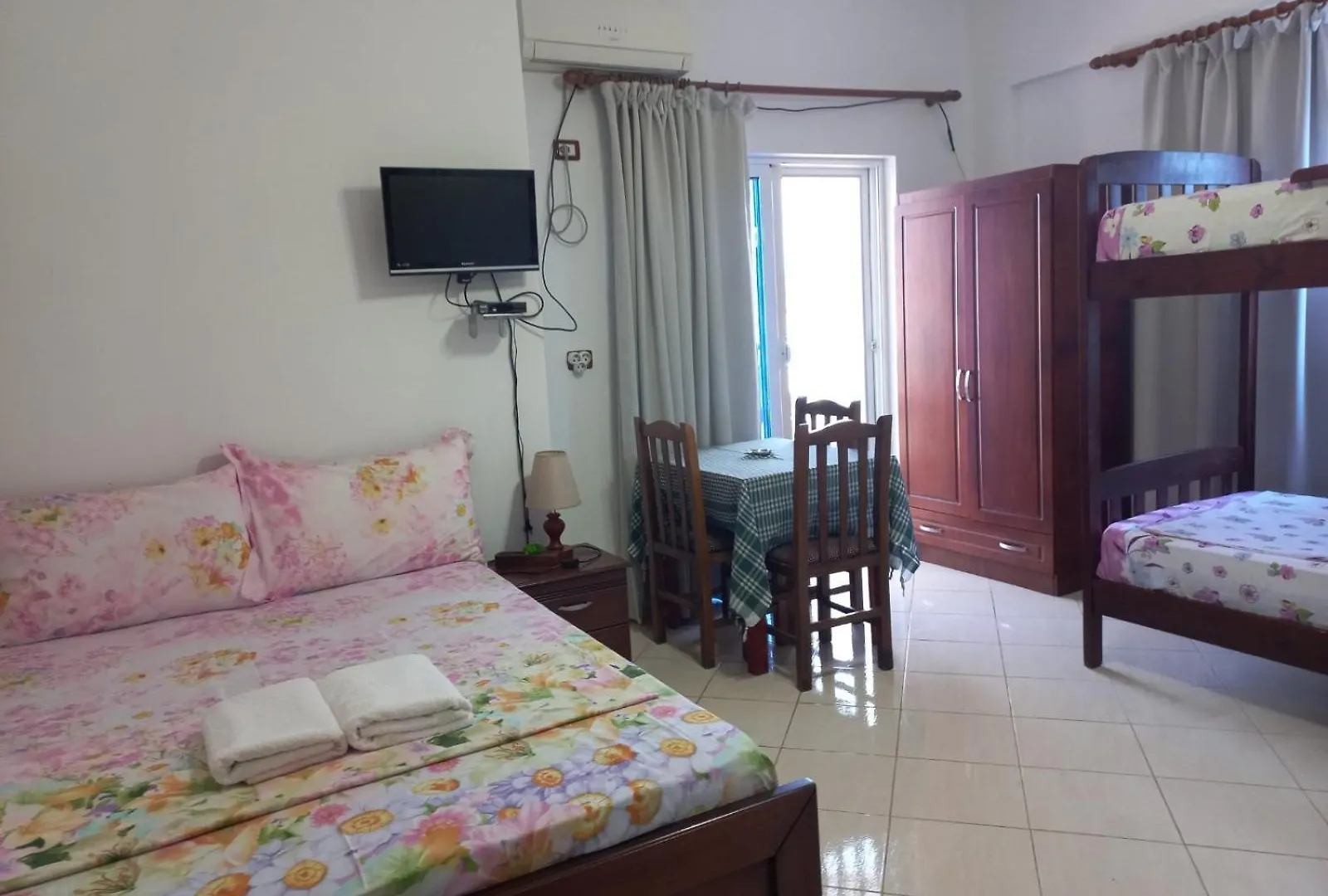 Vila Ester Ksamil 4*,  Albanien